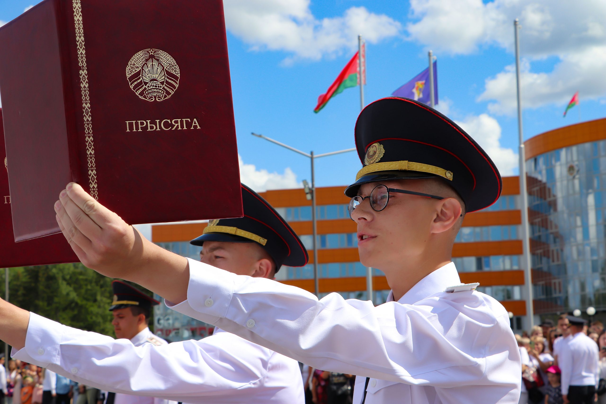 Присяга на верность отечеству. Клятва на верность родине фото.